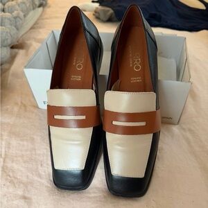Elegant Black and Cream Leather Loafers